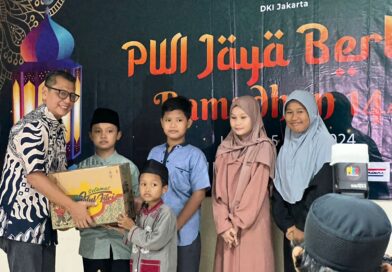 Berbagi Ramadan PWI Jaya, Paket Sembako dan Santunan untuk Dhuafa dan Warakawuri