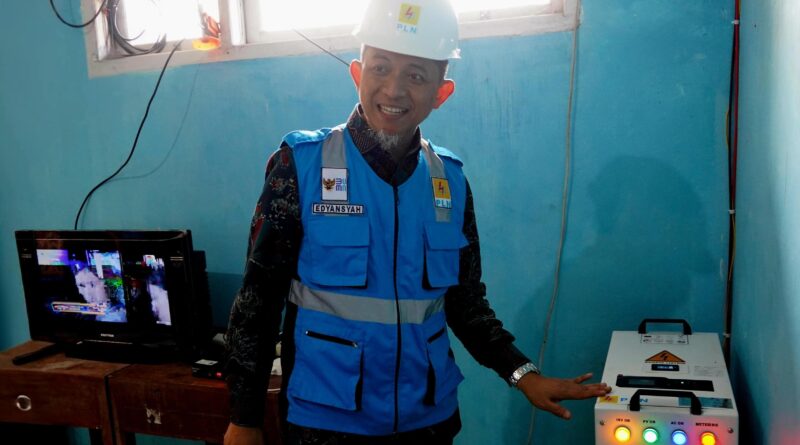 Listrik SuperSUN Hadir di Pulau Satangnga, Hidupkan Denyut Kehidupan Warga