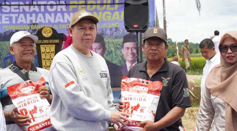 Turun ke Sawah di Mukomuko, Sultan : Petani Tulang Punggung Ketahanan Pangan Nasional