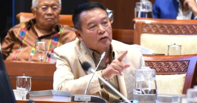 TB Hasanuddin: Mundurnya Kabais TNI Jadi Momentum Bongkar Aktor Intelektual TB Hasanuddin: Mundurnya Kabais TNI Jadi Momentum Bongkar Aktor Intelektual