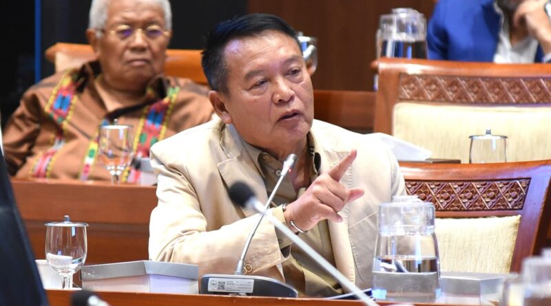 TB Hasanuddin: Mundurnya Kabais TNI Jadi Momentum Bongkar Aktor Intelektual